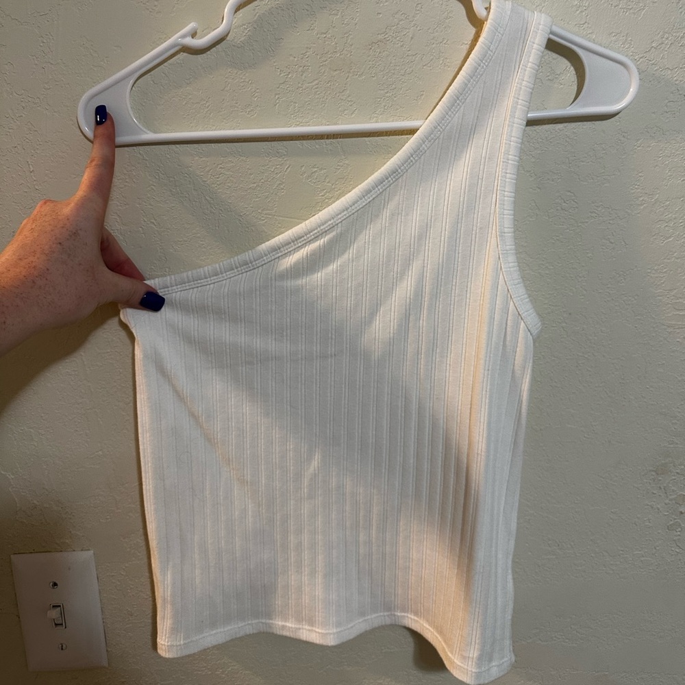 one shoulder crop top